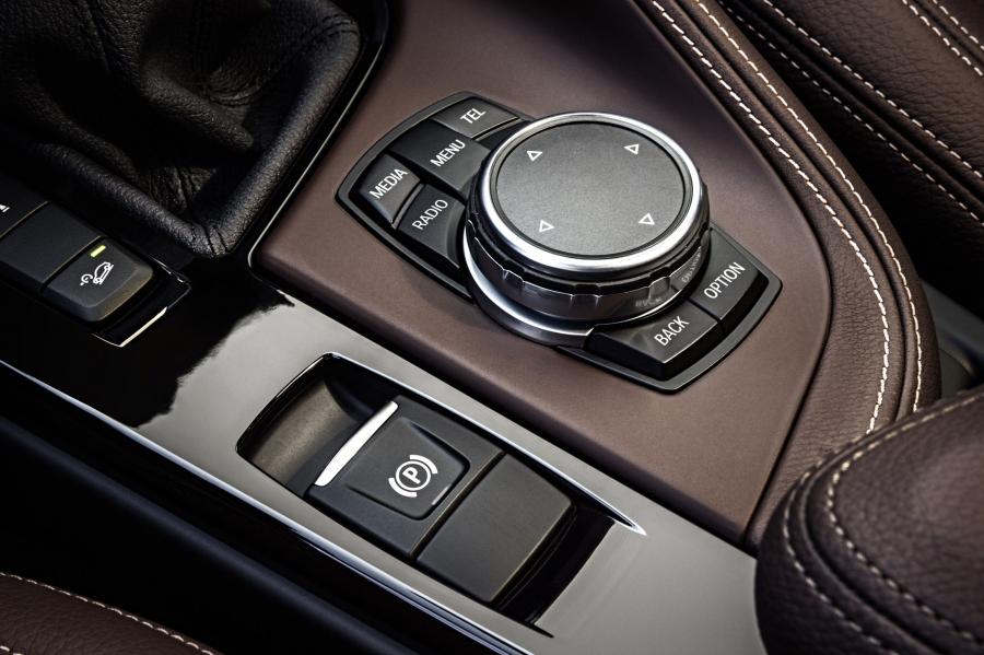 Детали интерьера BMW X1 xDrive20d xLine (F48) 2015 года  (WW) (фото 26 из 59)